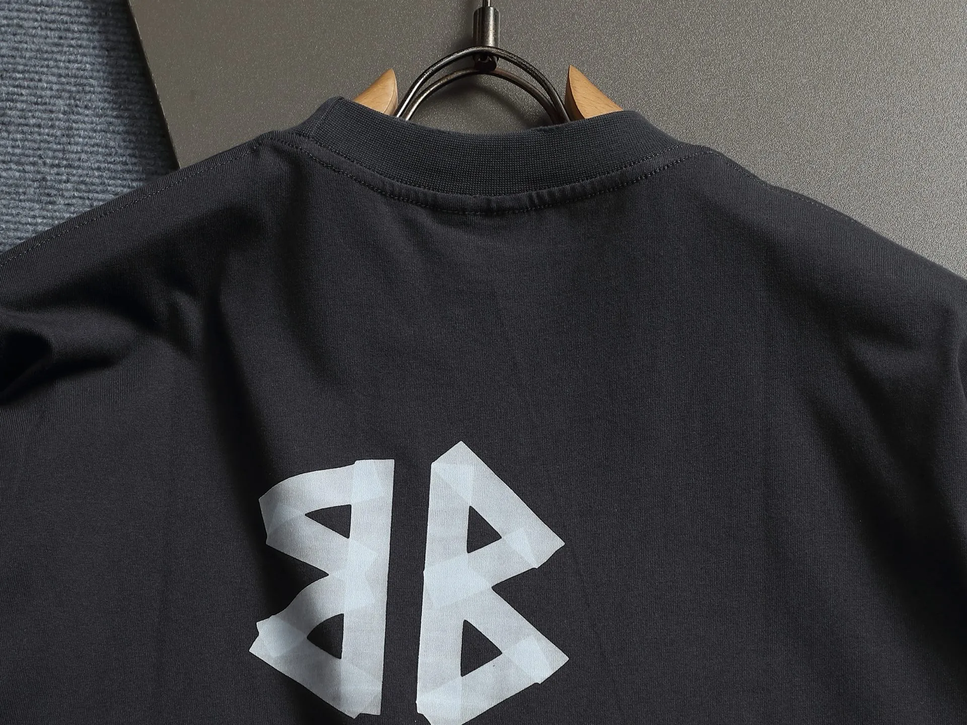 BALENCIAGA 2026 Logo ， Retro Same Style T 320 Versatile : Black Gray Khaki Size：XS S M L